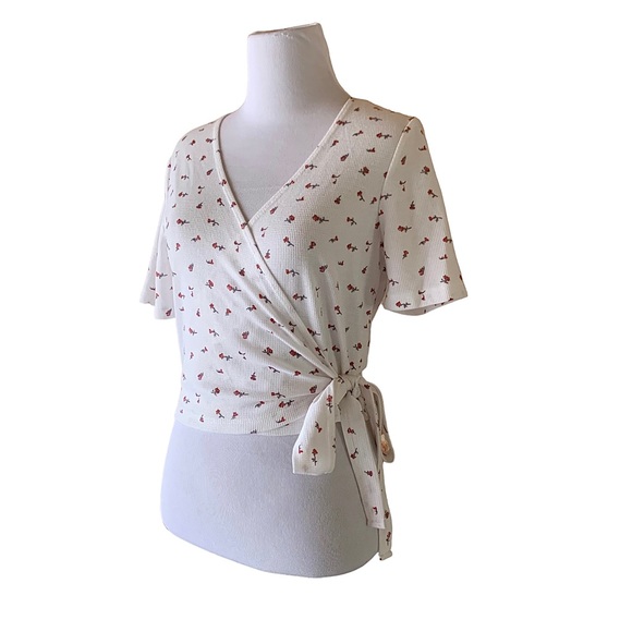 bershka floral print wrap top in white 💐 - Picture 6 of 9